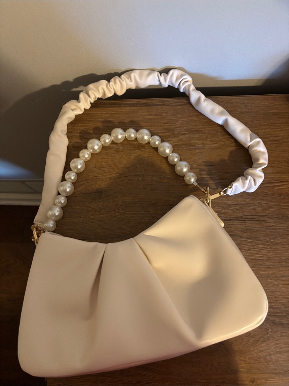 Elegant Pearl-Handle Cream Shoulder Bag